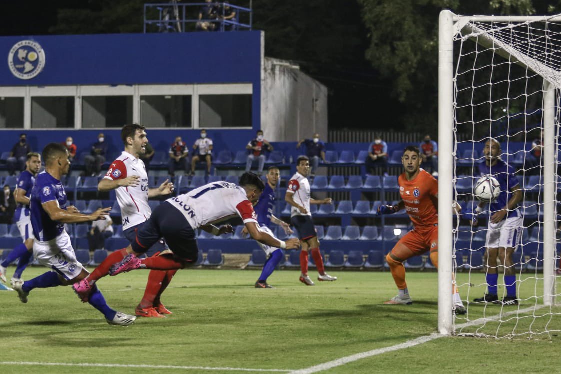 CERRO Y LIBERTAD  CON BUEN INICIO