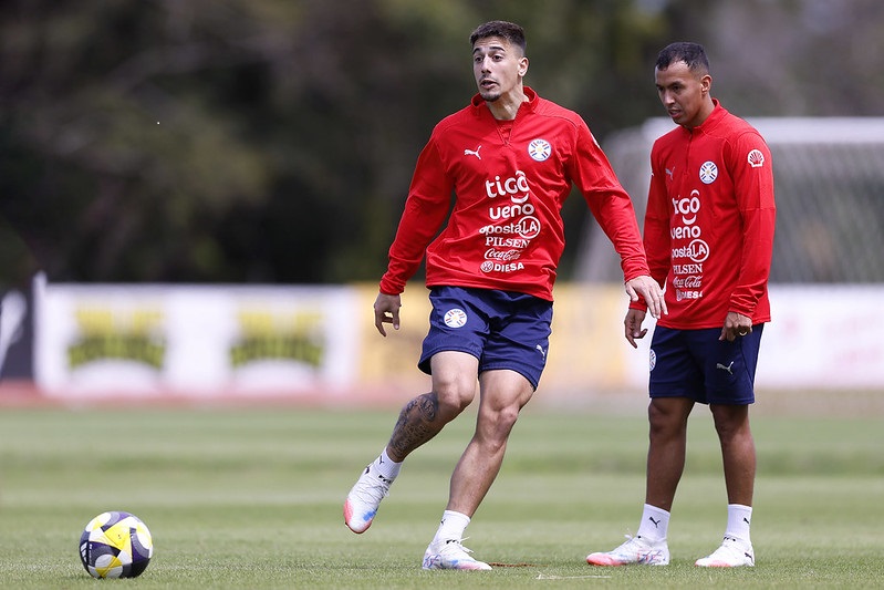 Paraguay se despide ante Perú