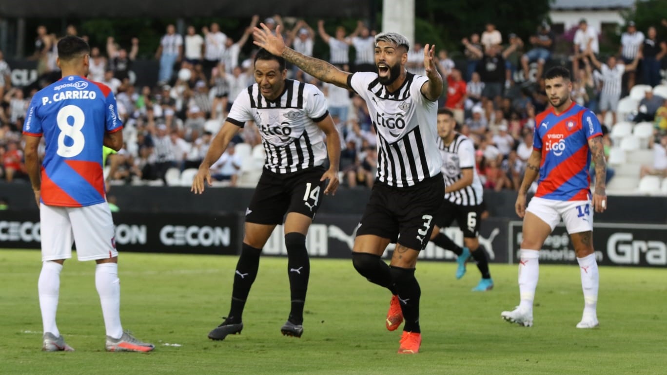 LA PRENSA  Diario - Fútbol Profesional Uruguayo / Nacional sin jugar  mantiene el liderazgo en el Clausura