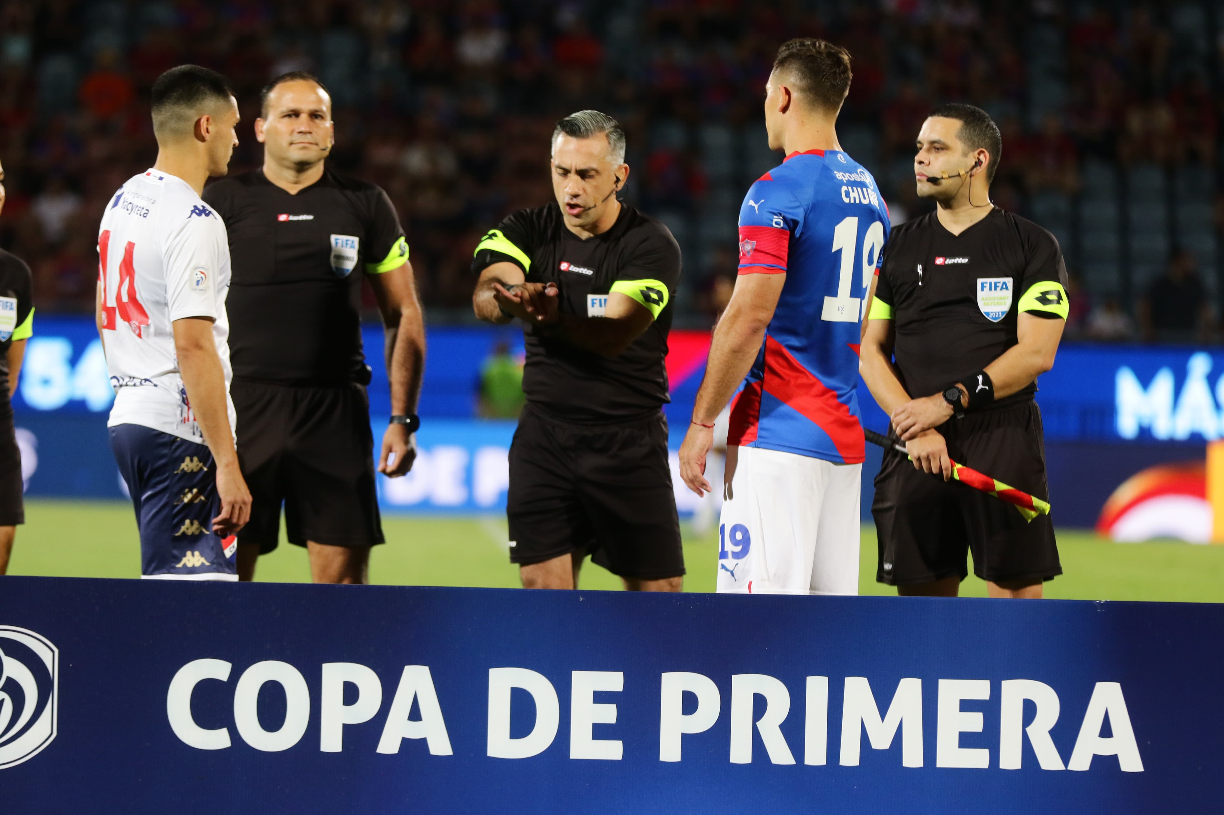 Otra mujer debuta como árbitra central en el fútbol de Primera División  Profesional uruguayo masculino; conocé su historia