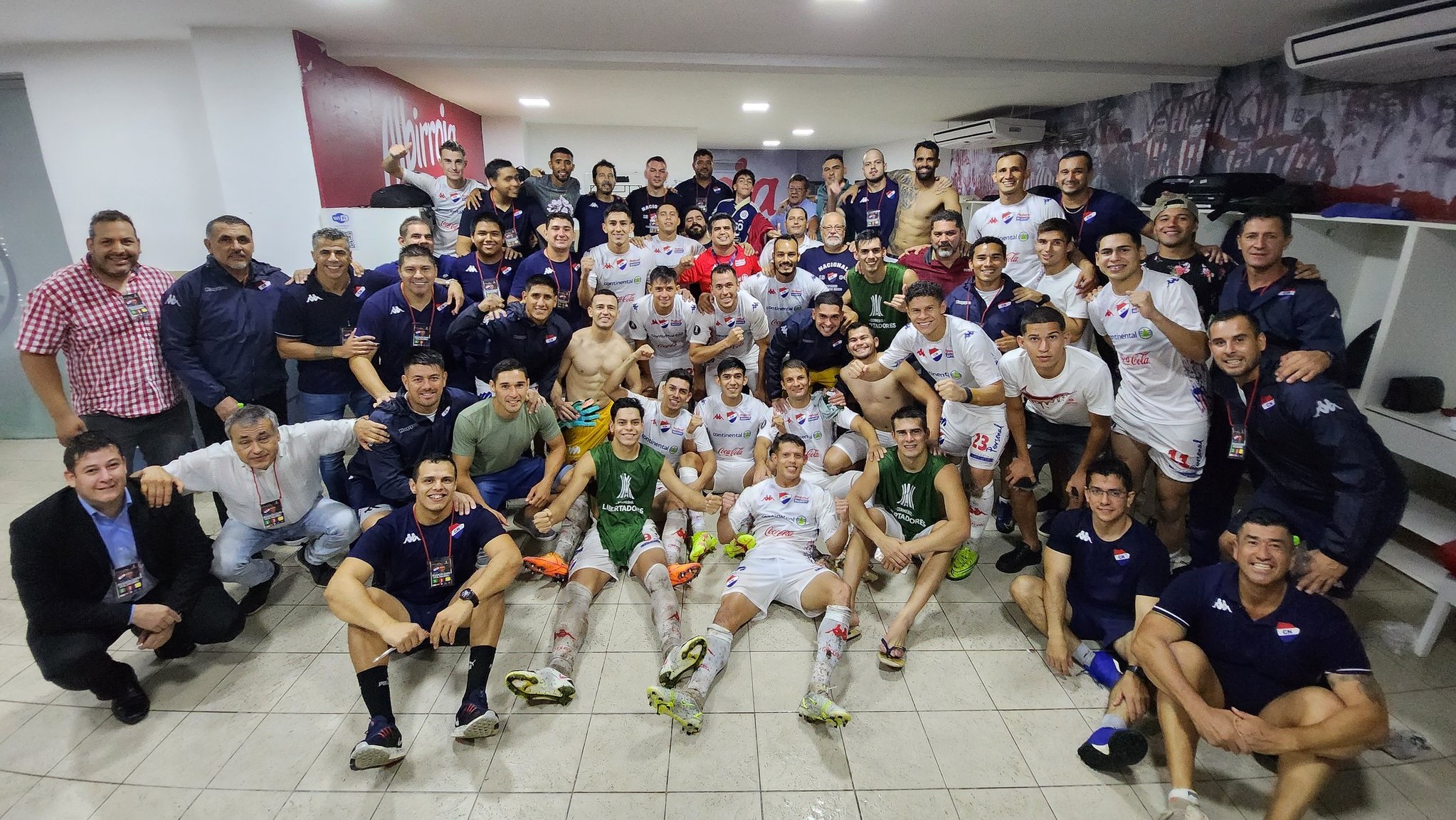 Garra y goles clasifican al Tricolor