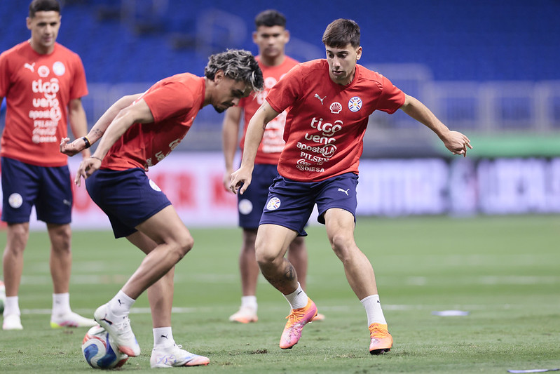 Paraguay juega ante México