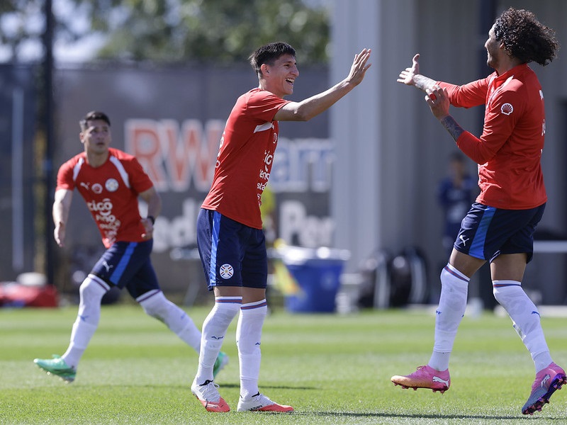 Fútbol para bajar el telón a la gira albirroja