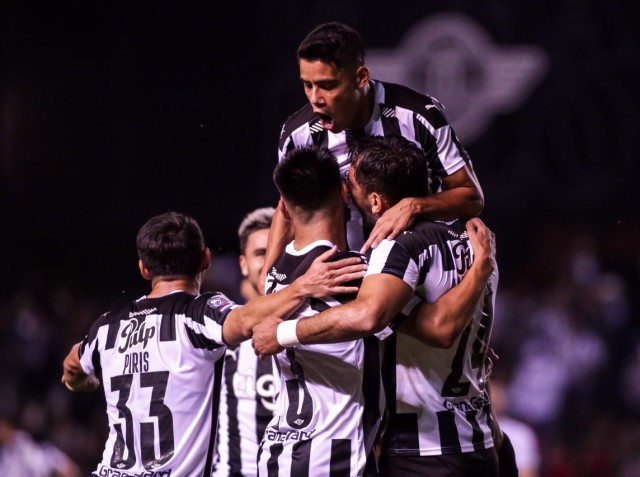 Sigue el mano a mano