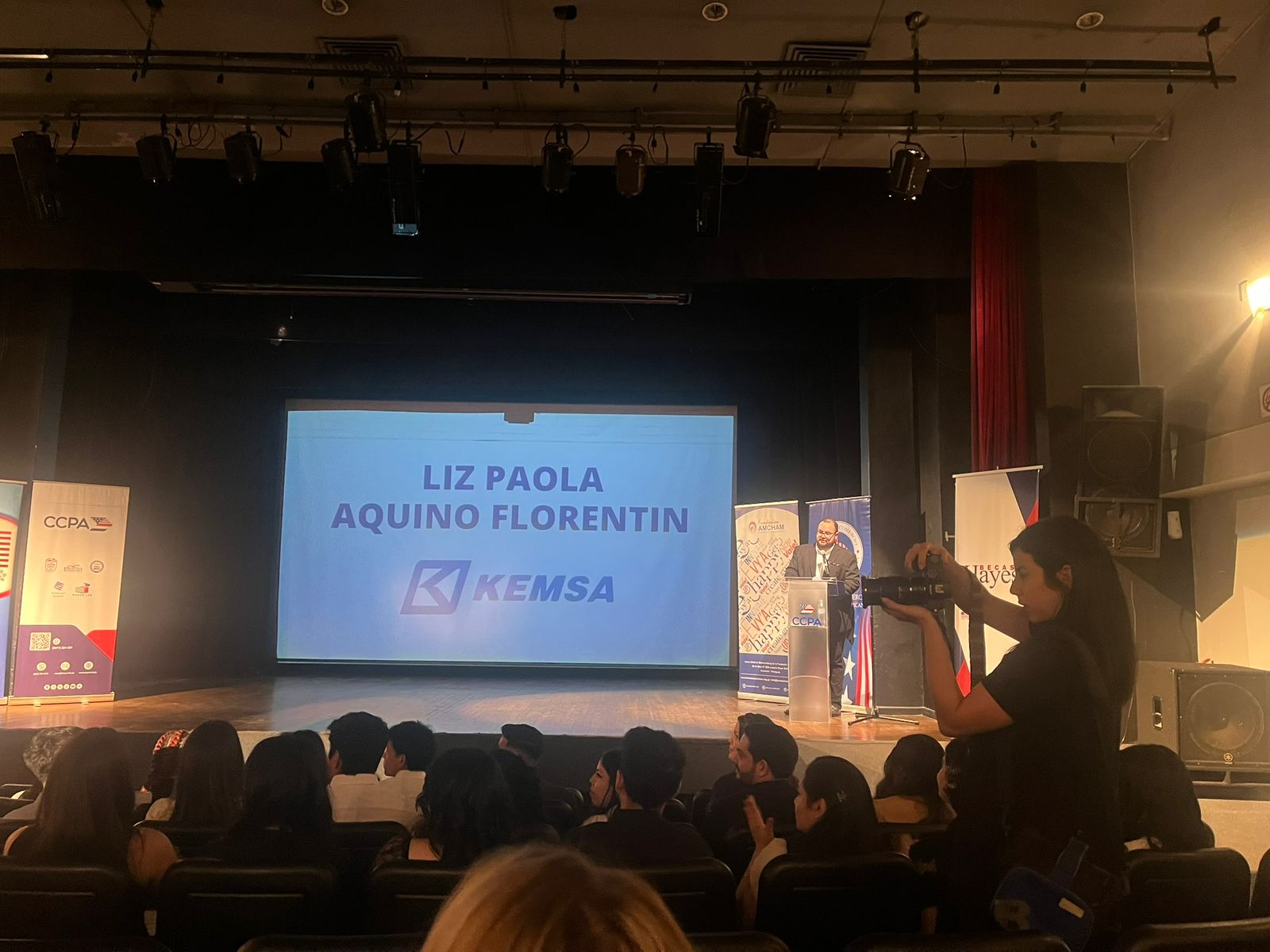 Apoyo a las Becas AMCHAM
