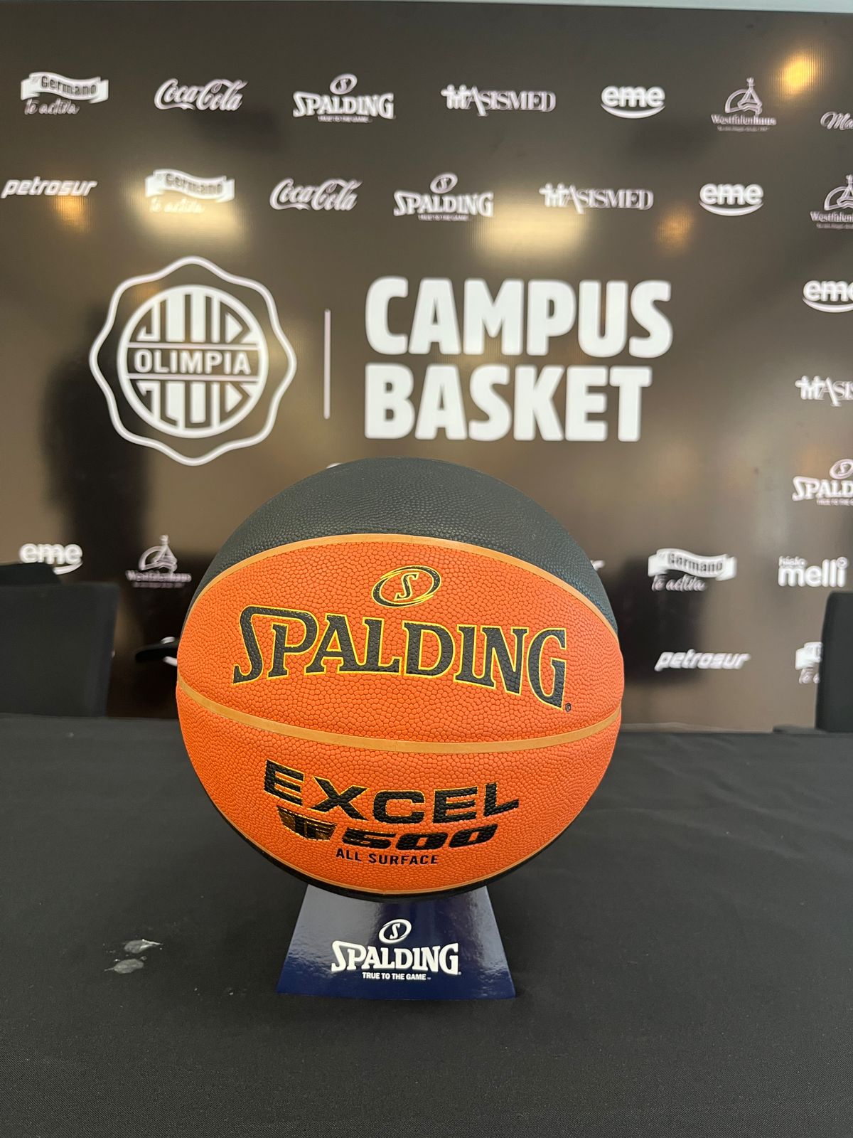 Spalding acompaña el Campus del Olimpia